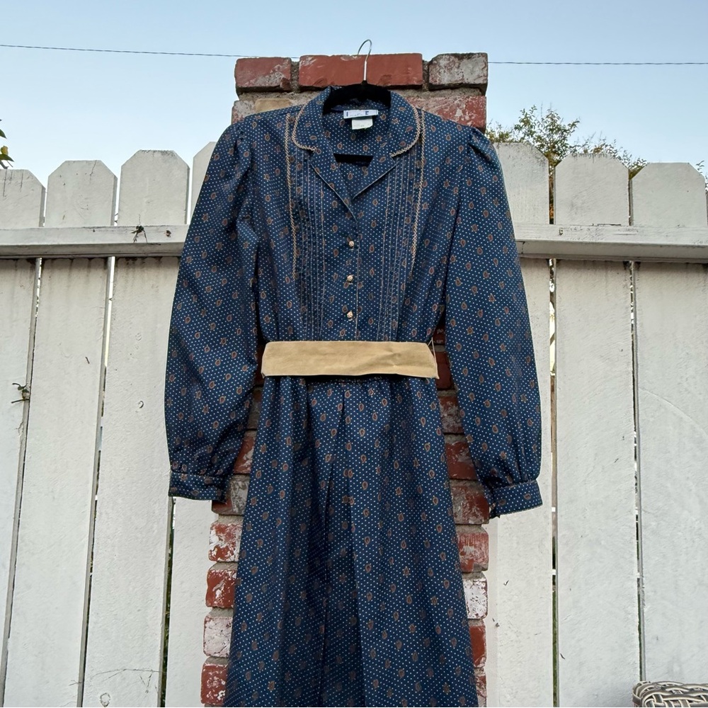 Vintage 70a Leslie Fay Navy Patterned Dress with Beige Belt - Picture 2 of 8